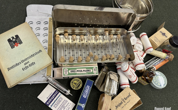Huge set of combined original and accurate repro medical items.