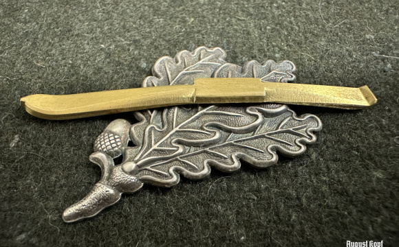 A very nice reproduction of Skijager cap badge from local production.