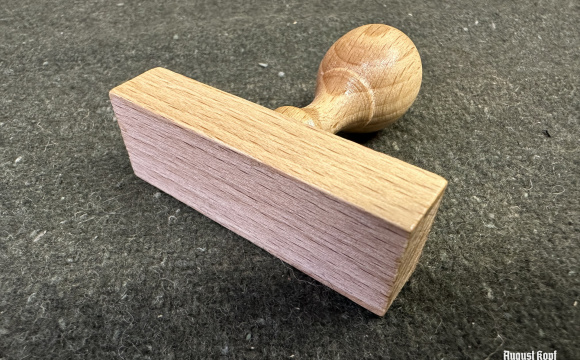 Beautiful wooden handles for rectangle rubber sheets.