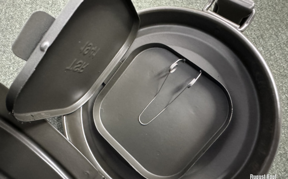 Gas mask can + straps