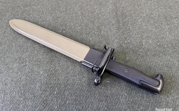 US M1 GARAND short bayonet with M7 case
