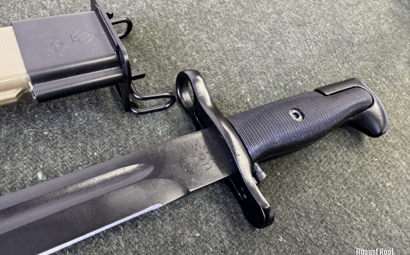 US M1 GARAND short bayonet with M7 case