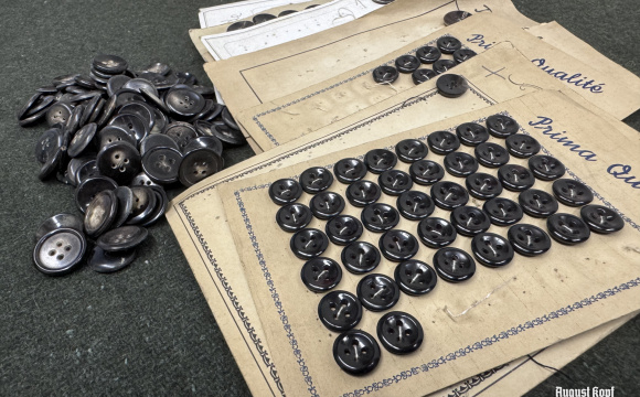 Genuine old production lot of horn buttons.