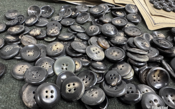 Replacement Old Stock Horn Buttons 350pcs