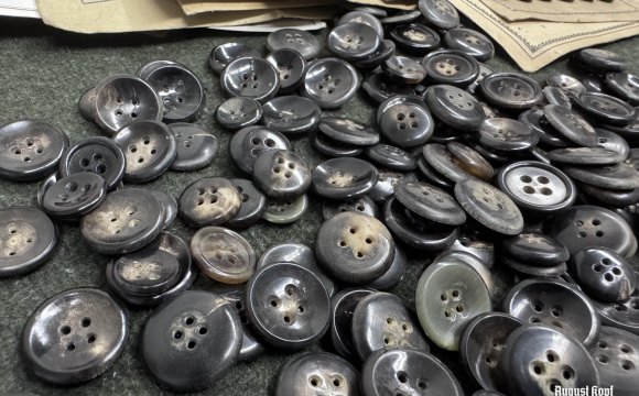 Replacement Old Stock Horn Buttons 350pcs