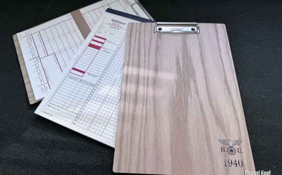 Quality wooden pad made of oak, with lacquered finish.