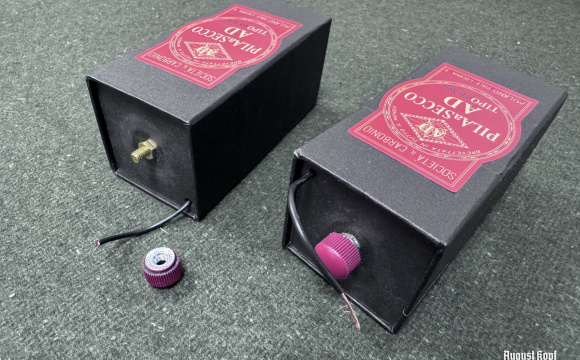 Perfect reproduction of WW2 battery dedicated for italian Regia Marina, field phones, made with measurements to fit also Feldfernsprecher.