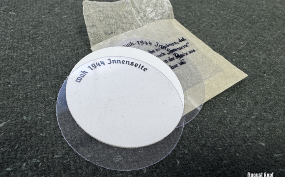 New display reproduction for item that is always missing in the gas mask container socket for spare lenses.