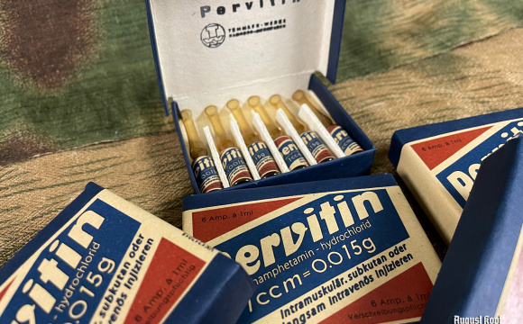 New authentic replica of pervitin package contains 6 ampoules for liquid solution for syringes.