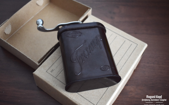Popular coffee grinder in TOP condition.