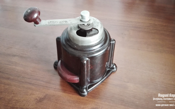 Rare ART DECO Bakelit Gummon-FUTURIT coffee grinder.