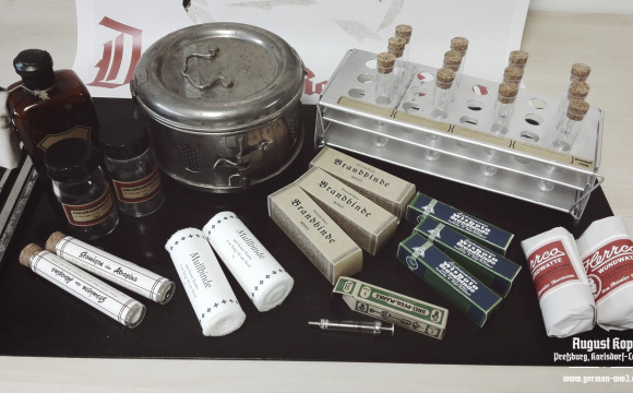 Medium set of combined original and accurate repro medical items.