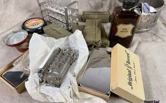 Huge set of combined original and accurate repro medical items.
