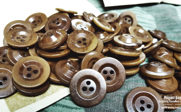 WW2 Italian brown bakelite buttons for shelter 65pcs