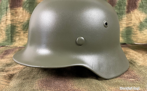 Original german early war M35 - WW2 helmet, restored for reenactment use.