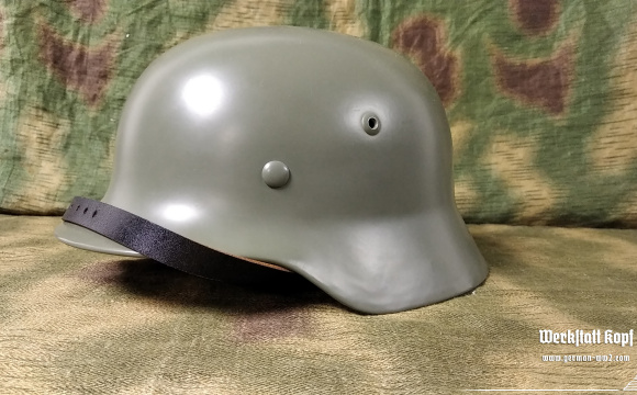 Original german WW2 ET 68 helmet M35 series 4379, restored for reenactment use.