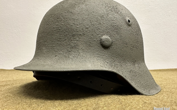 Original german M42 WW2 battle helmet hkp66 serial 225, restored for reenactment use.