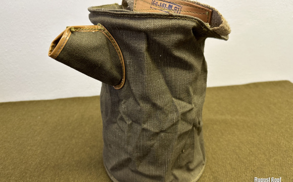 Vintage (postwar surplus) water canister, foldable and leightweight.