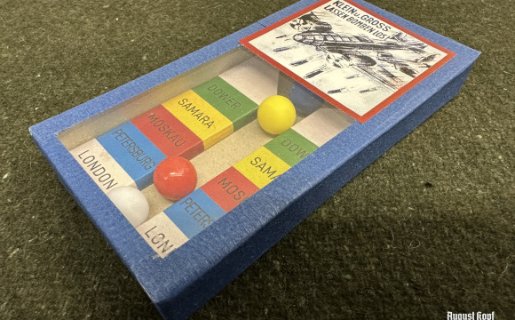 Small handgame with simple goal to arrange the balls in the correct order by shaking the box.