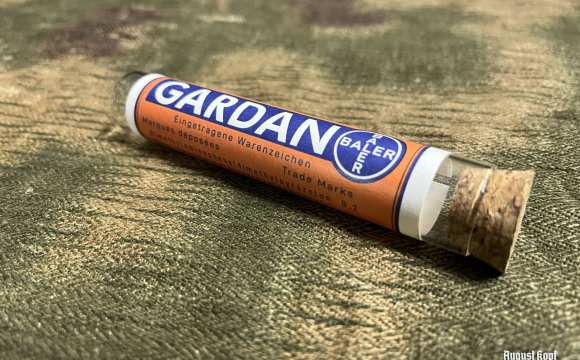 Authentic replica of Gardan (vintage medicine tube box).