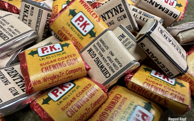 Simple set of 5 tiny chewing gums repacked in WW2 era wrappers.