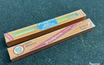 Prophylactic tooth brush