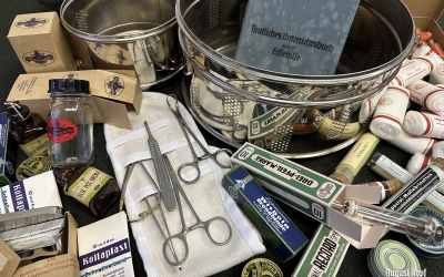 Huge set of combined original and accurate repro medical items.