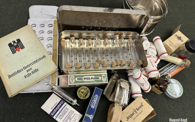 Huge set of combined original and accurate repro medical items.