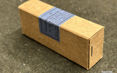 Cardboard box suitable for packing 16 pieces of 9mm Luger caliber ammo for pistolen P08/P38 and Maschinenpistolen MP38/MP40 and much more.