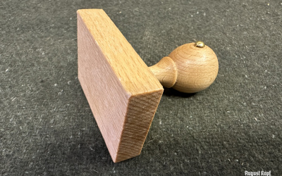 Beautiful wooden handles for rectangle rubber sheets.
