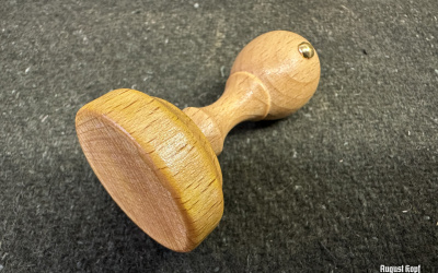 Beautiful wooden handles for circular rubber sheets.