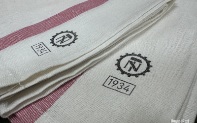 Small hand towel, made of thin cloth.