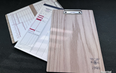 Quality wooden pad made of oak, with lacquered finish.
