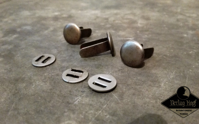 Set of 3 steel rivets and 3 washers for german combat helmets M35-M40-M42, also usable for transitional M18 helmets.