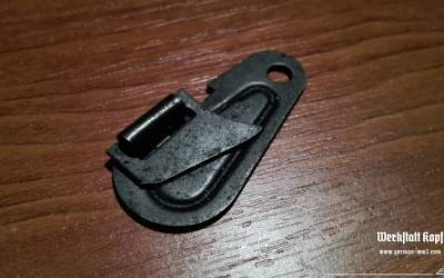 Small and handy postwar can opener.