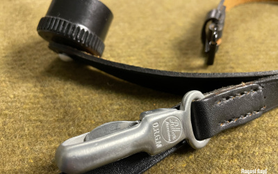 Great quality leather riemen with repro metal parts and plastic cap.