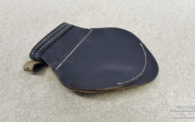 1 piece of thick-leather gloves, most probably used for wire rolling.