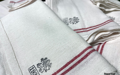 Small hand towel, made of thin cloth.