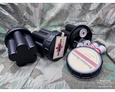German WW2 Flare container