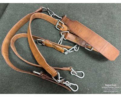 Straps for carrying MG lafette