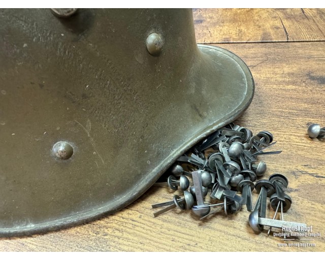 Czech helmet standard split pin for M32 vz.32