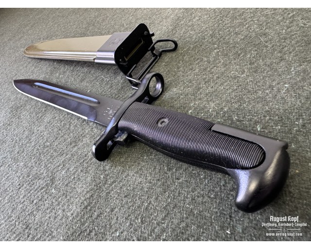 US M1 GARAND short bayonet with M7 case