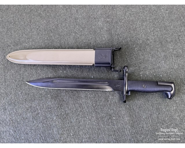 US M1 GARAND short bayonet with M7 case