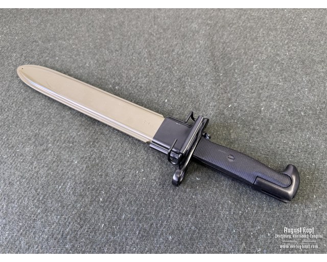 US M1 GARAND short bayonet with M7 case