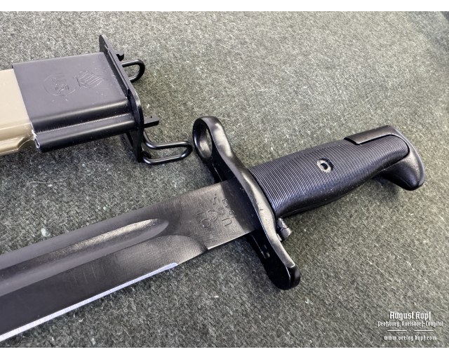 US M1 GARAND short bayonet with M7 case