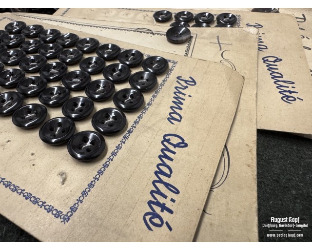 Replacement Old Stock Horn Buttons 350pcs