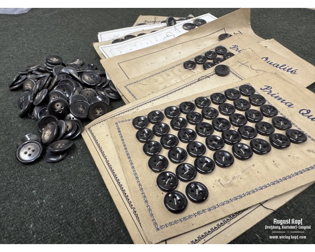 Replacement Old Stock Horn Buttons 350pcs