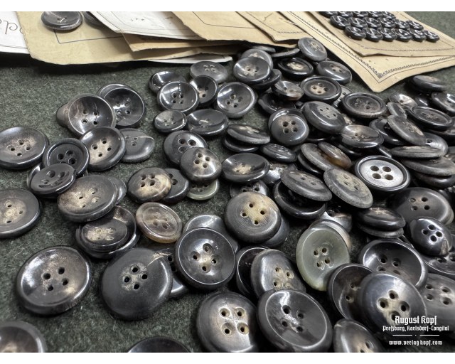 Replacement Old Stock Horn Buttons 350pcs
