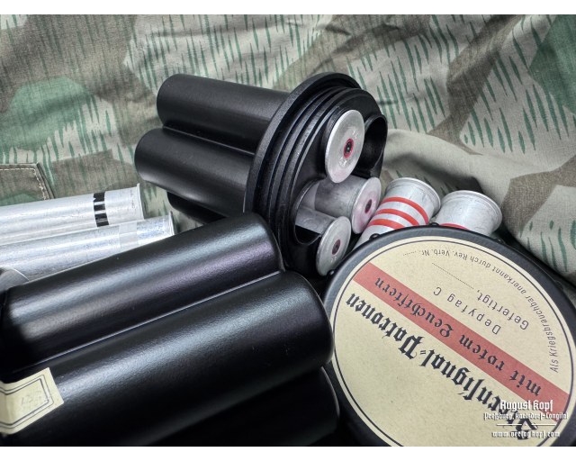 German WW2 Flare container