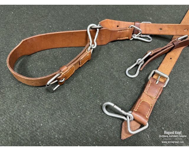 Straps for carrying MG lafette